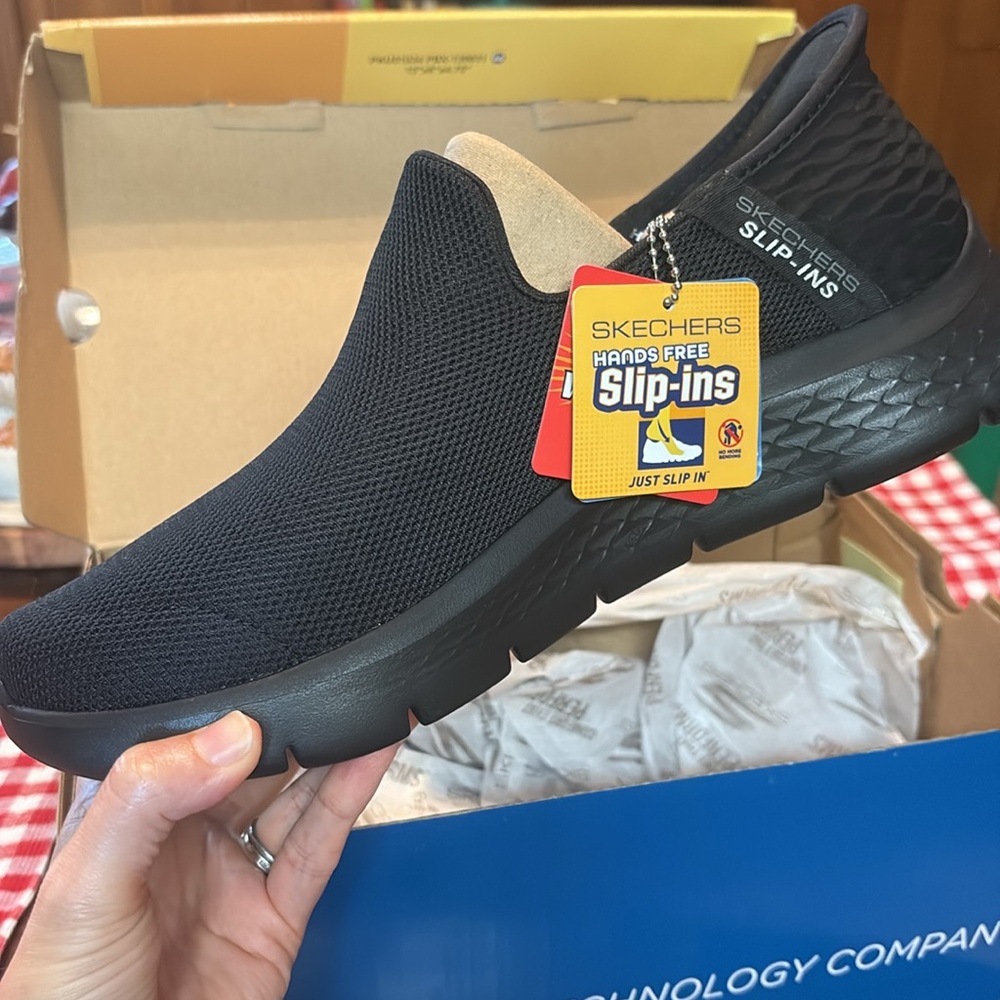 NIB sz 8.5 Men’s Sketchers. Extra wide, hands-free, slip-in RIGHT SHOE ONLY